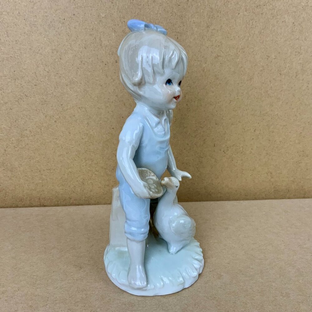 Vintage 1970s - 80s Porcelain Figurine "Girl with Goose" Royal Crown Japan - Picture 9 of 16